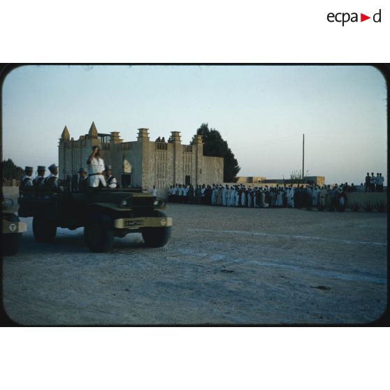 Max Lejeune, Ouargla, 14 juillet 1958, Légion d'honneur, monsieur et madame Even. [légende d'origine]