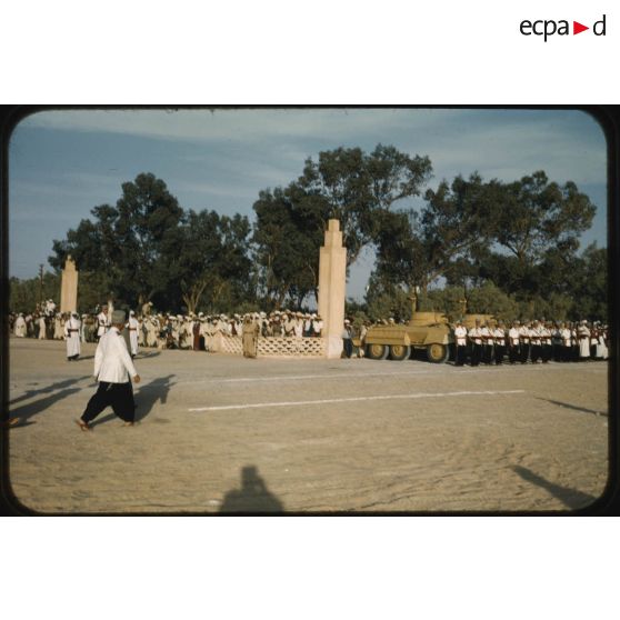Max Lejeune, Ouargla, 14 juillet 1958, Légion d'honneur, monsieur et madame Even. [légende d'origine]