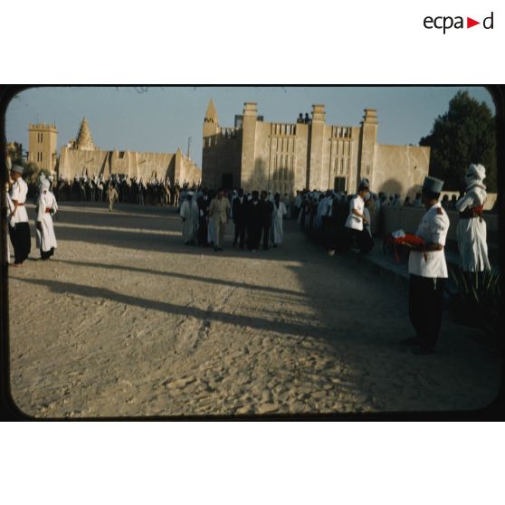 Max Lejeune, Ouargla, 14 juillet 1958, Légion d'honneur, monsieur et madame Even. [légende d'origine]