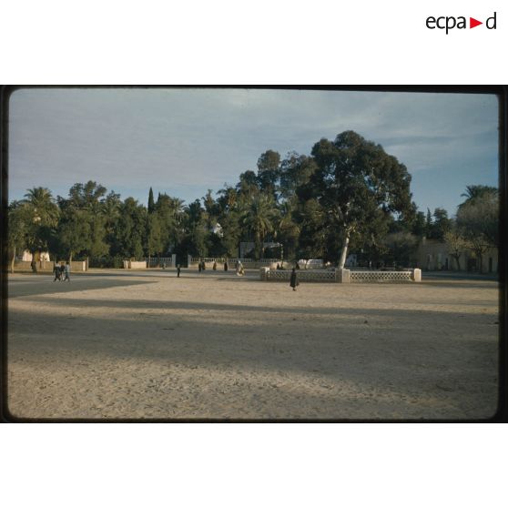 [Une place à Colomb-Béchar].