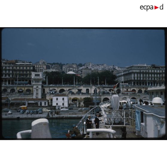 [Le port d'Alger].