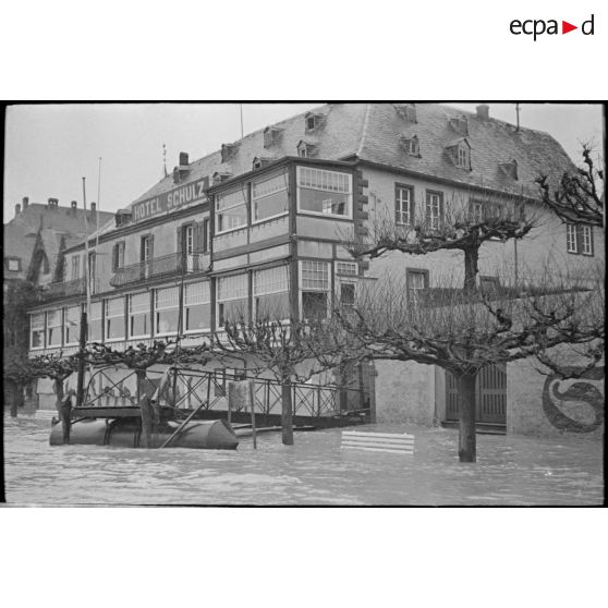 Le Rhin est sorti de son lit, la ville de Koblenz (Coblence) est inondée.