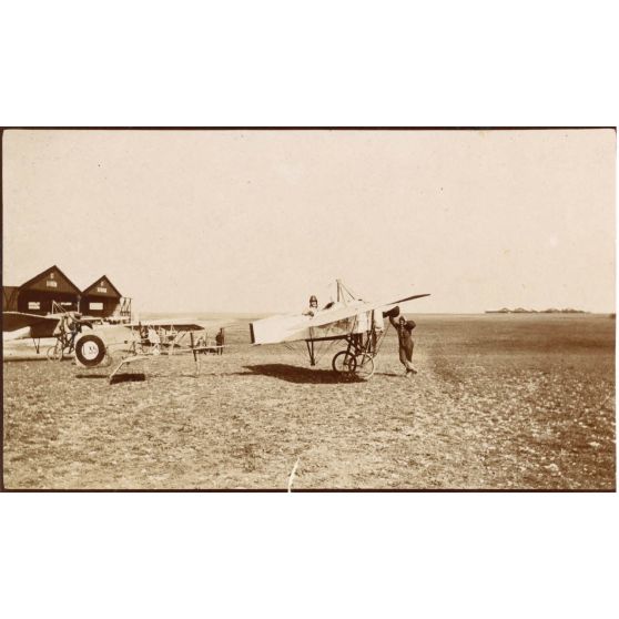 Blériot. Ecole d'Avord. [légende d'origine]