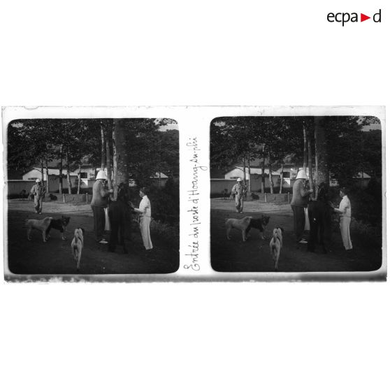 Entrée du poste d'Hoang Su Phi. [légende d'origine]<br>