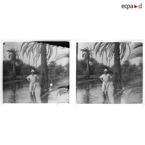 [Officier colonial au milieu d'une rivière].<br>