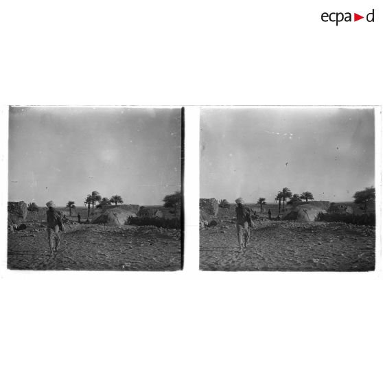 [Un homme dans le désert tchadien].