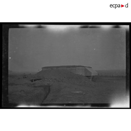 [10-1915. Gouy. Abris pour mitrailleuses en béton armé. Abri fini].