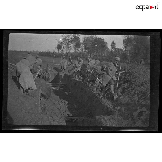 [10-1915. Gouy]. Le remblai. [légende d'origine]