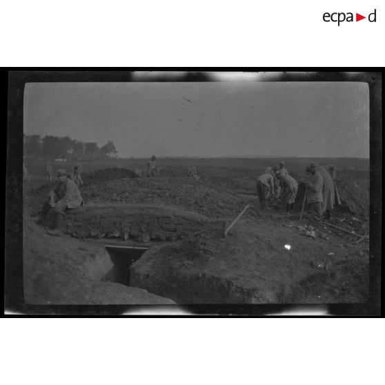 10-1915. Gouy Servins. L'abri fini. [légende d'origine]