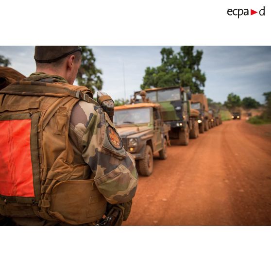 Logisticien du 516e RT intégré au DETLOG (détachement logistique) sécurisant le retour d'un convoi de ravitaillement de la POD (plateforme opérationnelle défense) de Bambari vers Bangui.