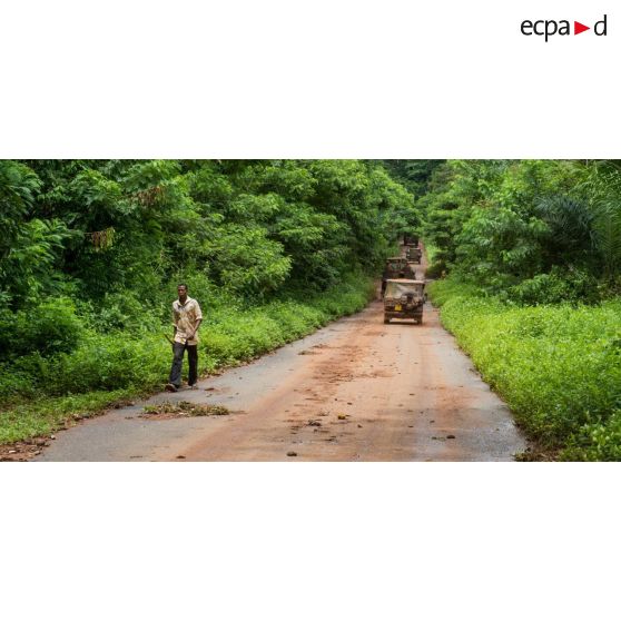 Montés à bord de Peugeot P4, les éléments de la compagnie bleue du GTIA (groupement tactique interarmes) Vercors patrouillent dans le secteur de Boda, à 200 Km au nord-ouest de Bangui.