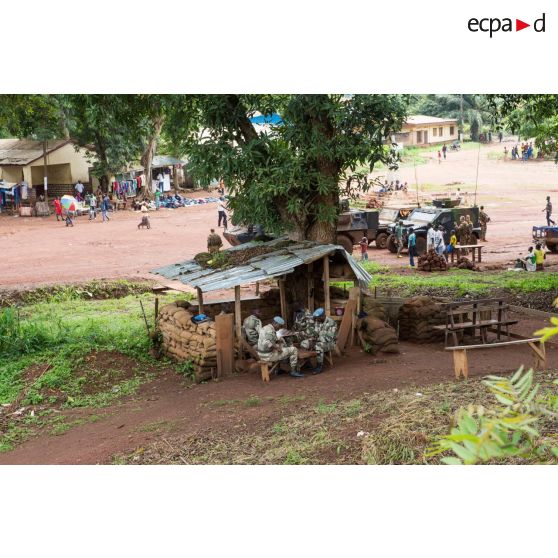 Poste de sécurité desservi par les casques bleus congolais de la MINUSCA (mission multidimensionnelle intégrée des Nations Unies pour la stabilisation en Centrafrique), lors d'une patrouille dans la ville de Boda à 200 Km au nord-ouest de Bangui.