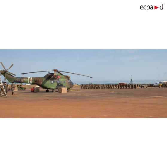 Rassemblement des troupes du 7e BCA du GTIA (groupement tactique interarmes) Vercors dans le cadre d'une cérémonie de fin de mission sur le camp M'Poko de Bangui.