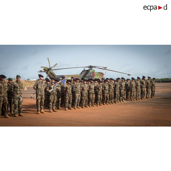 Rassemblement des troupes du 7e BCA du GTIA (groupement tactique interarmes) Vercors, dans le cadre d'une cérémonie de fin de mission sur le camp M'Poko de Bangui.