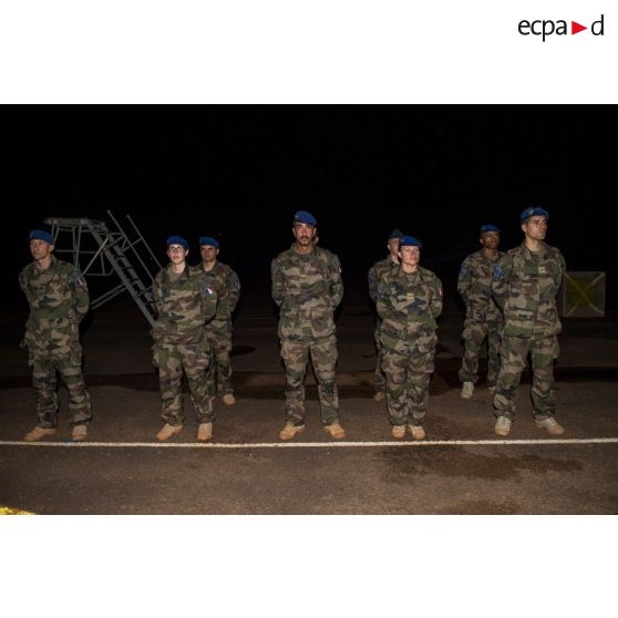 Rassemblement des troupes du SGAM Barracuda lors d'un transfert d'autorité au camp M'Poko de Bangui.