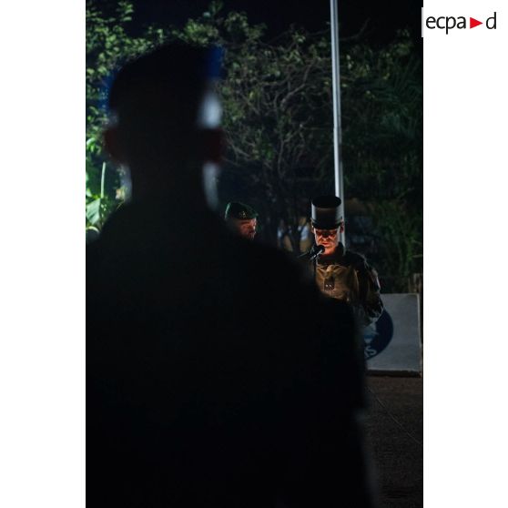 Discours du général de brigade Pierre Gillet, commandant la force Sangaris, lors d'un transfert d'autorité du SGAM Barracuda au camp M'Poko de Bangui.