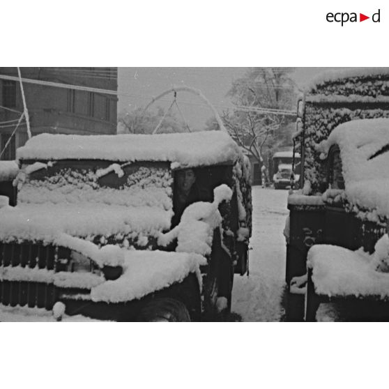 Batna sous la neige. [légende d'origine]