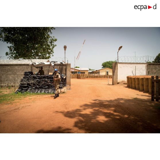 Poste de contrôle à l'entrée de la BOA (base opérationnelle avancée) de N'Délé, desservi par les casques bleus de la MINUSCA (mission multidimensionnelle intégrée des Nations Unies pour la stabilisation en Centrafrique).