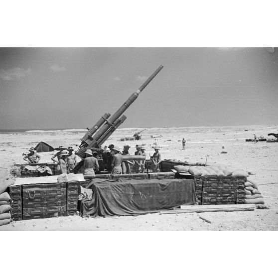 A proximité ou à Marsa Matruh, une batterie de DCA de 8,8 cm FlaK 36 L/56.