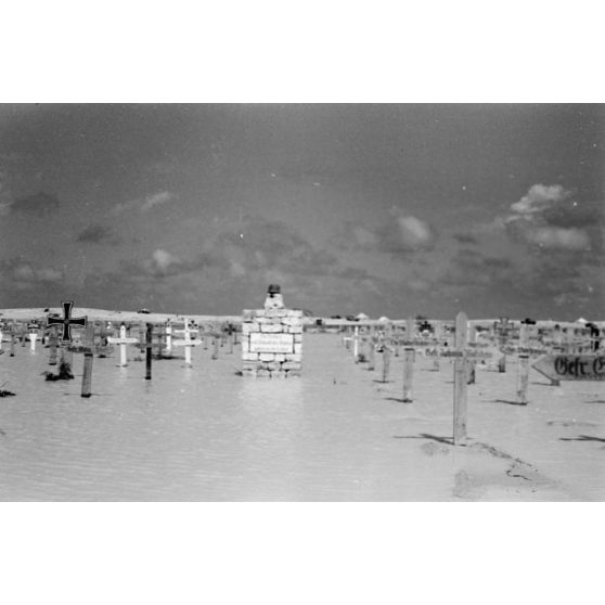 Les pluies du 5 octobre ont inondé le cimetière militaire allemand situé entre Marsa Matruh et El Daba (Egypte).