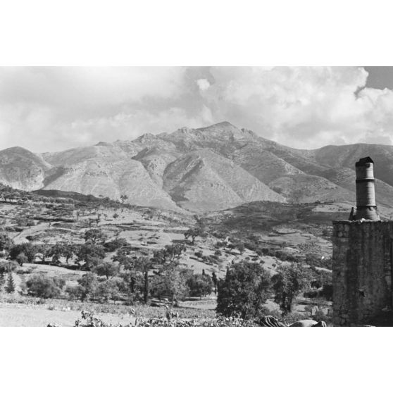 Depuis le village de Xidas, les montagnes d'Afendis.