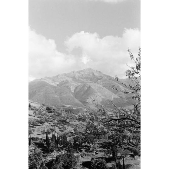Depuis le village de Xidas, les montagnes d'Afendis.
