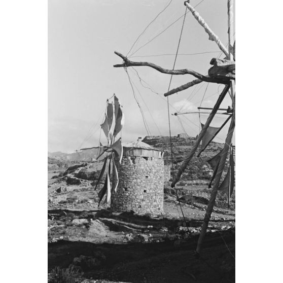 Les moulins à vent sur les hauteurs de Xidas (Crète).