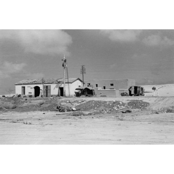 Entre El Daba et El Alamein, la gare de Ghazal au milieu des dunes.