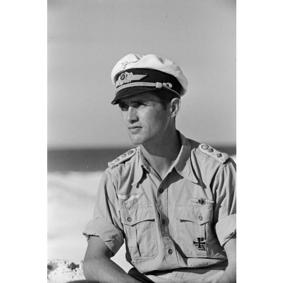 Portrait du capitaine (Hauptmann) Kurt Walter commandant du III./Sturzkampfgeschwader 3.