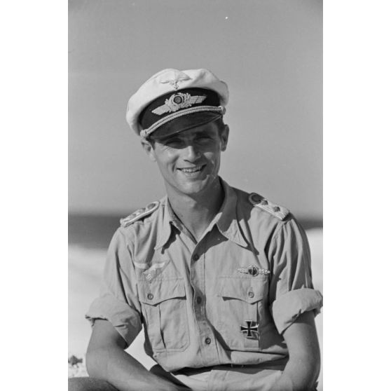 Portrait du capitaine (Hauptmann) Kurt Walter commandant du III./Sturzkampfgeschwader 3.