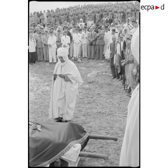 Lecture d'une oraison funèbre devant le linceul du Chek-Hel-Harab Bengana.