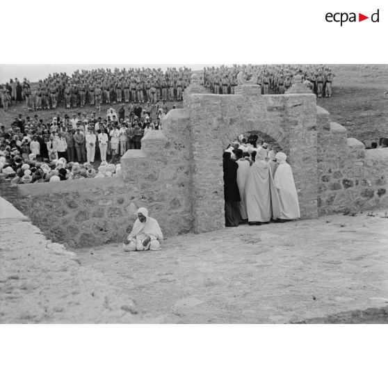 Vue d'ensemble des obsèques du Check-Hel-Harab Bengana.