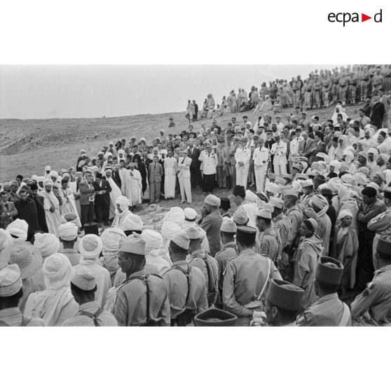 Vue d'ensemble des obsèques du Check-Hel-Harab Bengana.