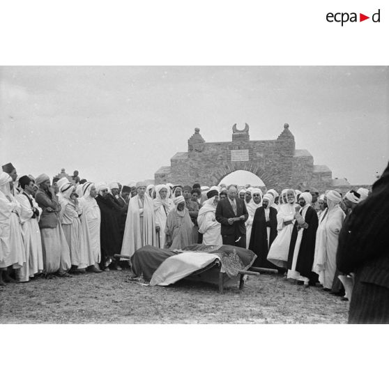 Lecture d'une oraison funèbre devant le linceul du Chek-Hel Harab Bengana.