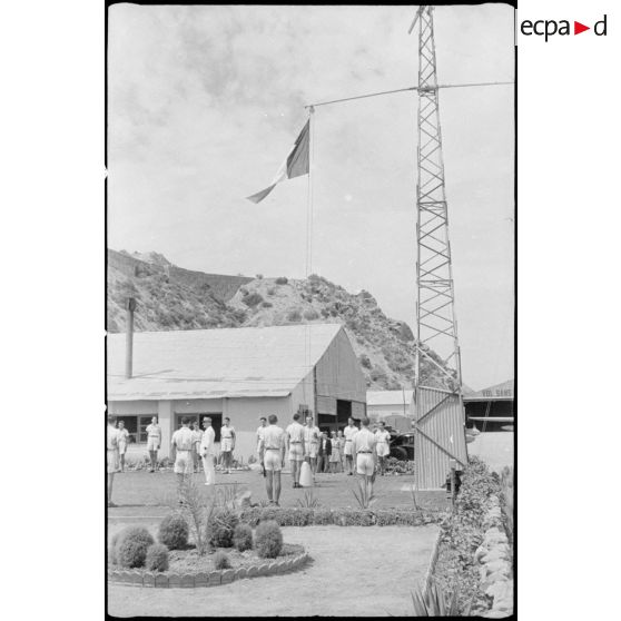 Visite du général de corps d'armée Henry Martin à l'école de vol à voile de Djebel Diss.