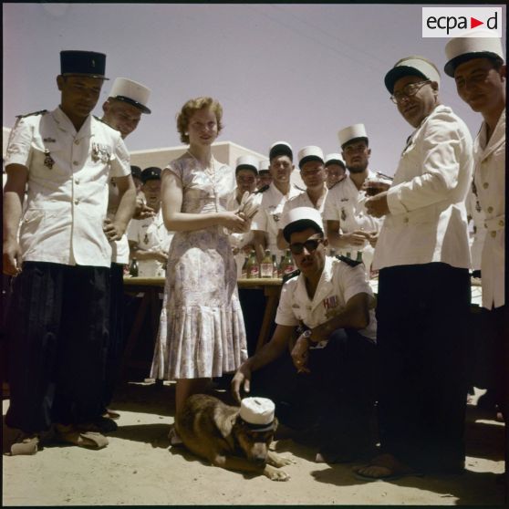 Réception après une cérémonie de remise de décorations.