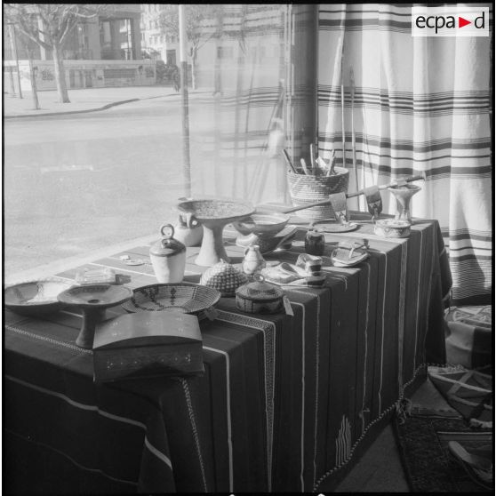 Vue d'objets artisanaux algériens.