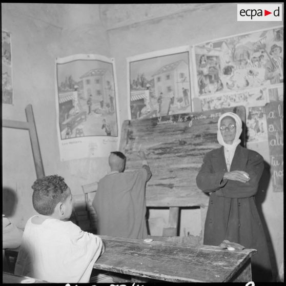 Dans le village de Ferkane, à l'école.