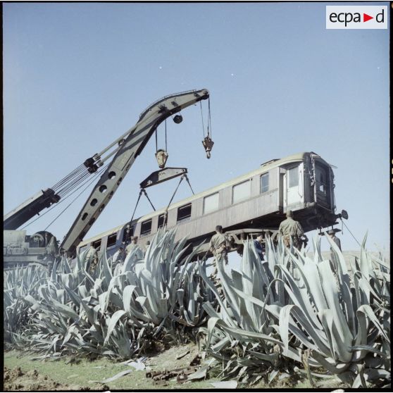 Déraillement du train de voyageurs Oran-Alger, à Oued-Fodda près d'Orléansville.