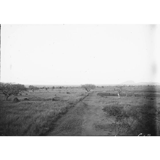 Isakoa, la plaine. [légende d'origine]