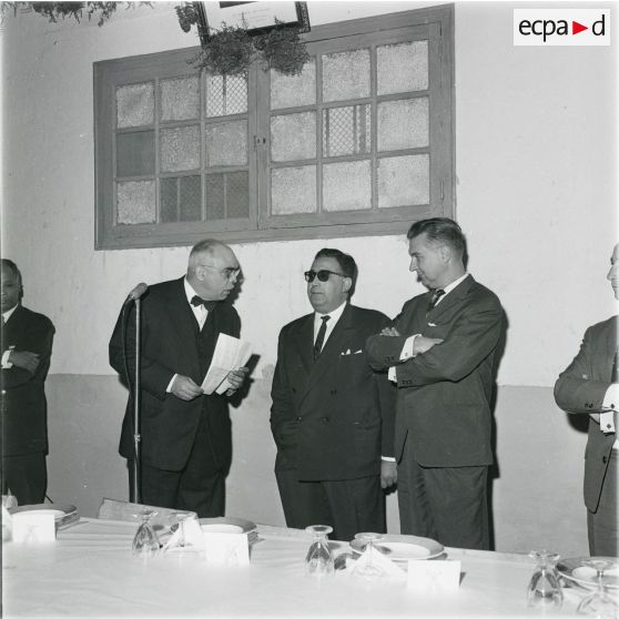 [Une cérémonie en Algérie, novembre 1960.]