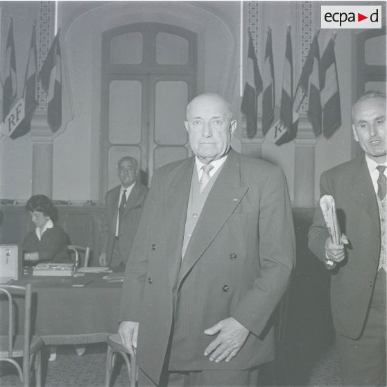 [Portrait d'un homme lors d'une cérémonie en Algérie, novembre 1960.]