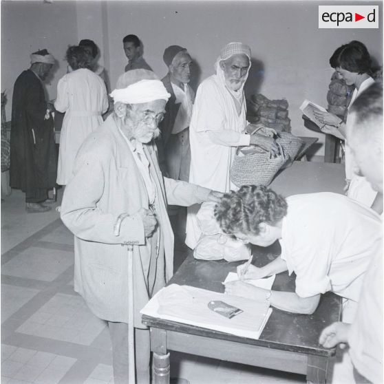 [Algérie, 1958-1961. Aide apportée à la population algérienne.]
