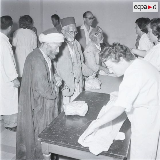 [Algérie, 1958-1961. Aide apportée à la population algérienne.]