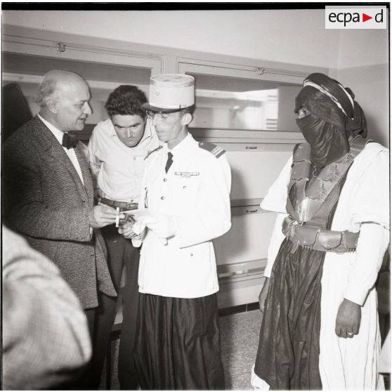 [Conversation d'autorités civiles et militaires en Algérie, 1958-1962.]