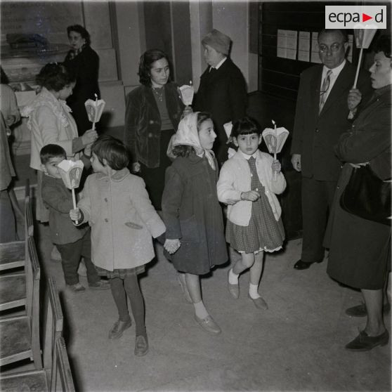 [Une cérémonie catholique en Algérie, 1958-1962.]