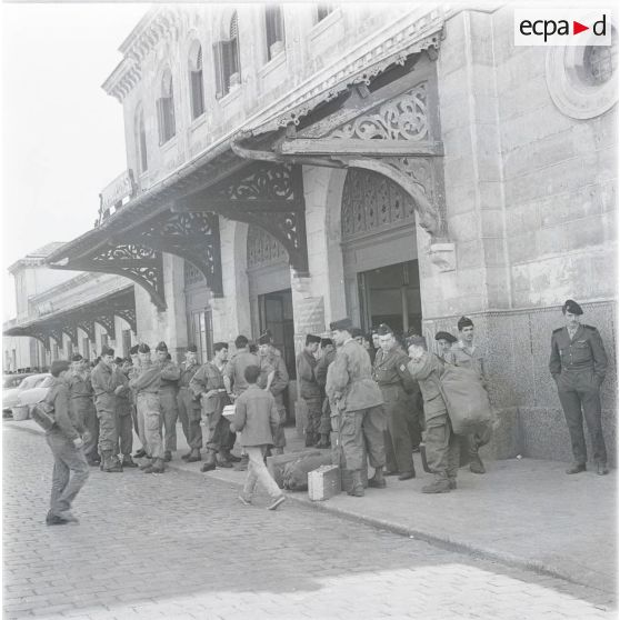 [La gare ferroviaire dans le port d'Alger, 1956-1962.]
