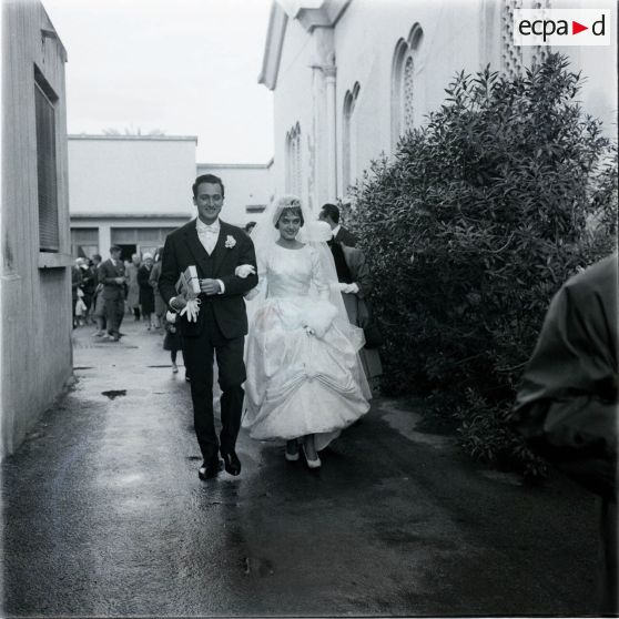 [Un couple de mariés en Algérie, 1954-1962.]