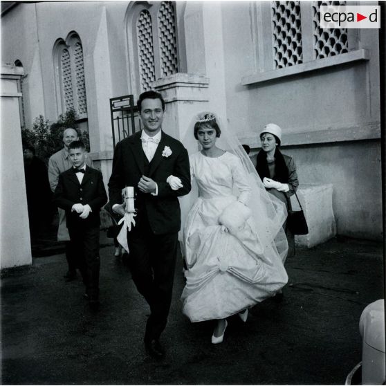 [Un couple de mariés en Algérie, 1954-1962.]
