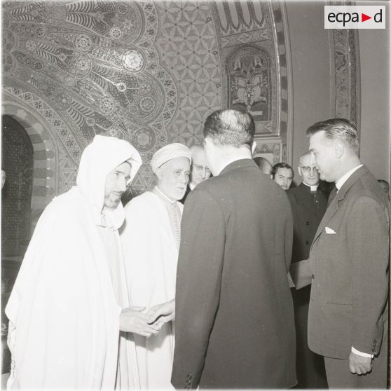 [Alger, novembre 1960. Conférence de presse et réception au Palais d'été des corps constitués par Jean Morin, délégué général du gouvernement en Algérie.]